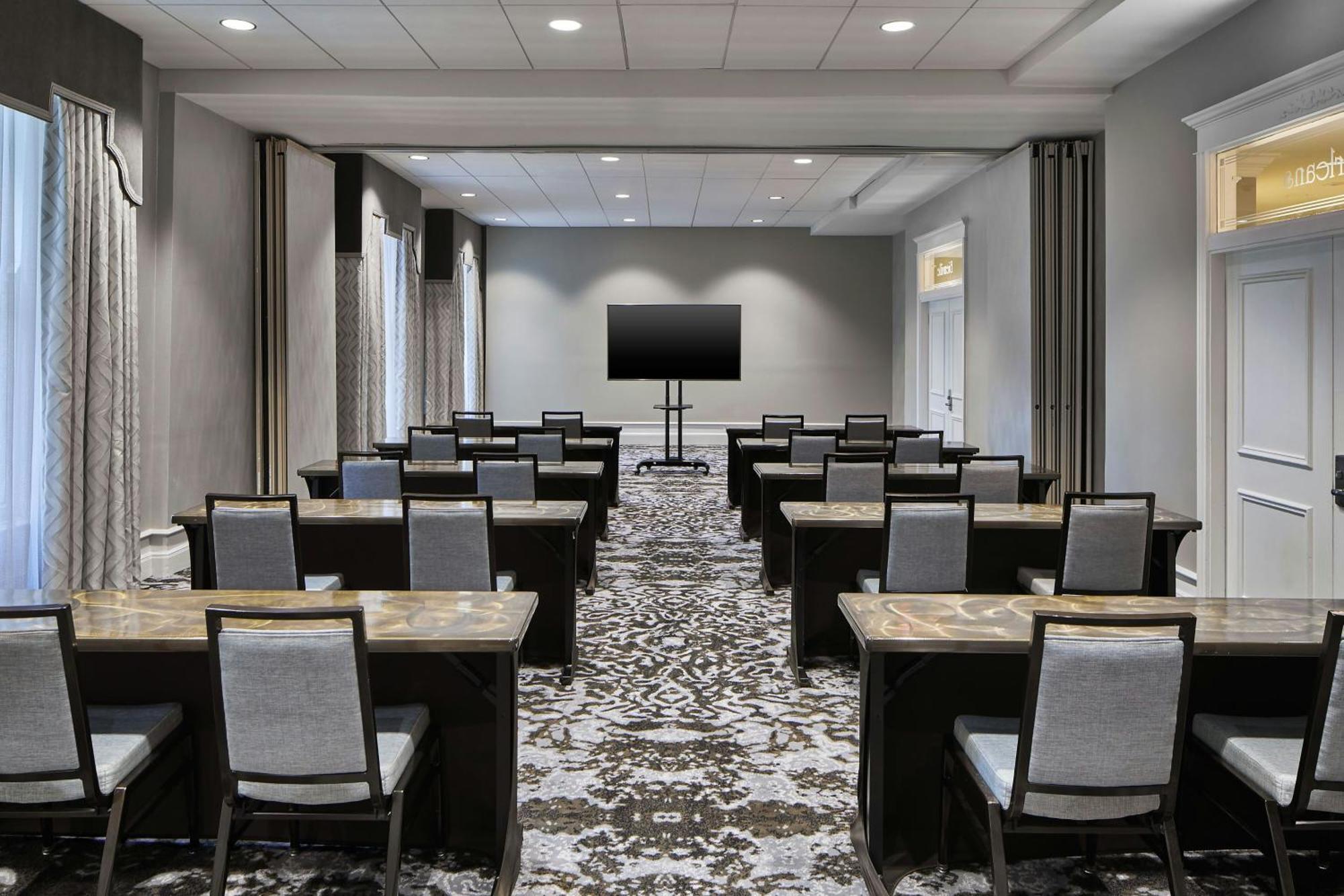 Le Pavillon, New Orleans, A Tribute Portfolio Hotel Exterior photo